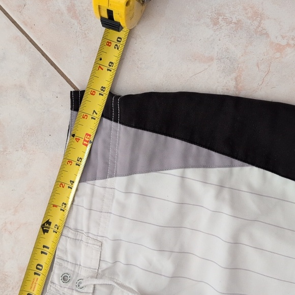 USED early 2000 Quiksilver Boardshorts men's size 34 - Picture 8 of 8